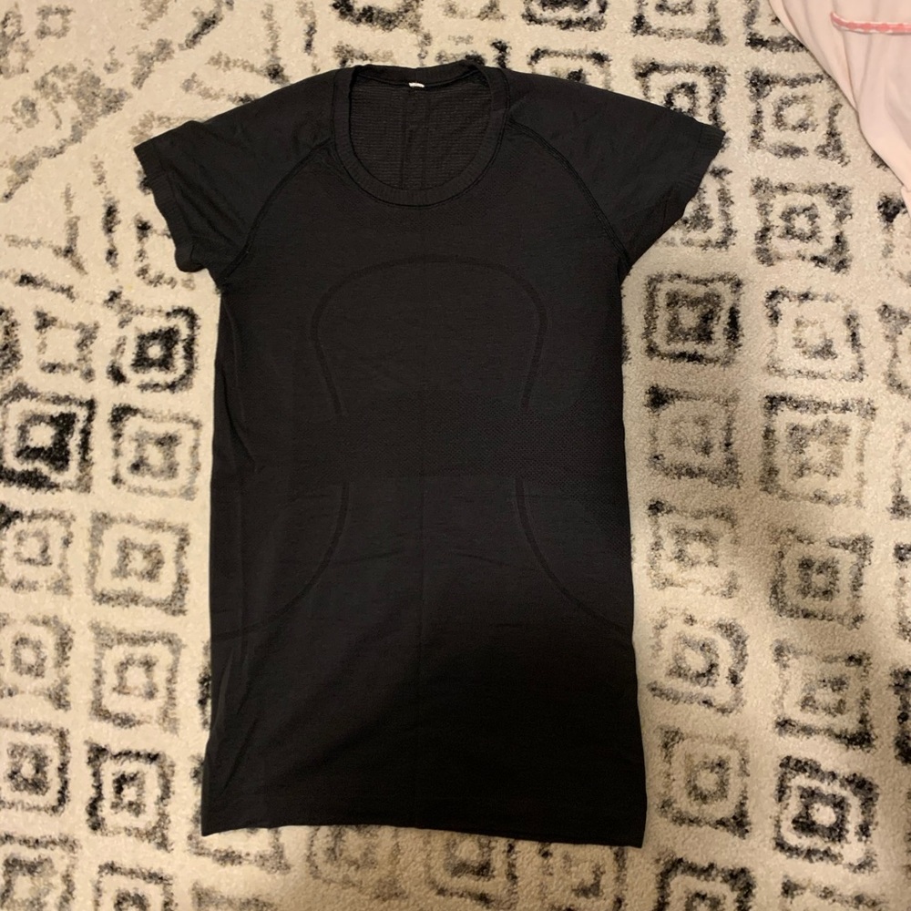 Black Lululemon swiftly tech shirt